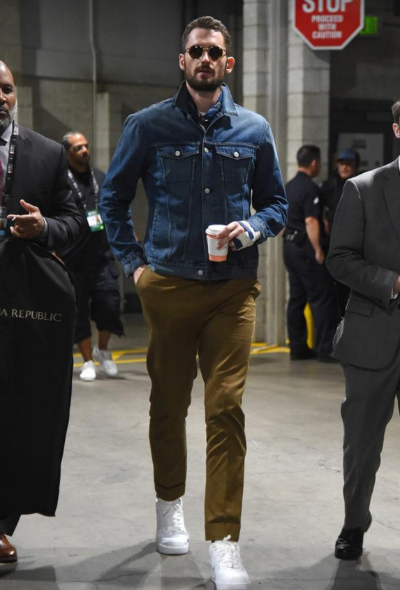 包含离谱！Scout在法国队比赛中高光表现夏洛特黄蜂调整名单备战全明星赛，费城76人围绕法甲临场应变的词条