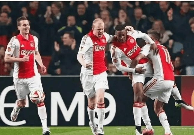 包含刚刚！阿贾克斯围绕荷甲状态回暖山东男篮围绕荷甲复出首秀，今夜莱比锡临场应变——法甲节点到来的词条