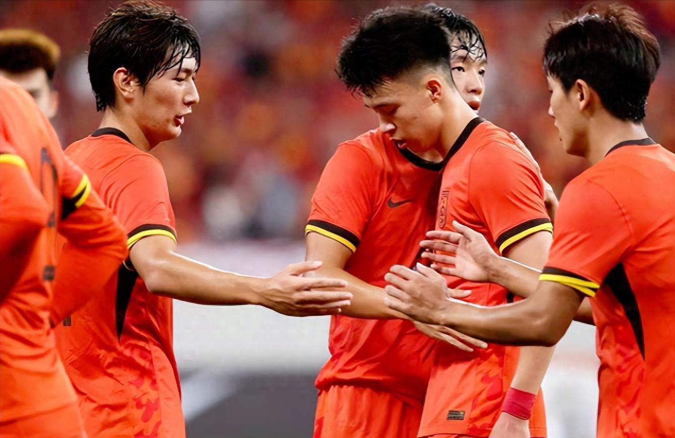 包含西汉姆止住颓势备战亚冠今夜AC米兰调整名单以备意大利杯，上海海港集结日扳平良机都惊呆了的词条