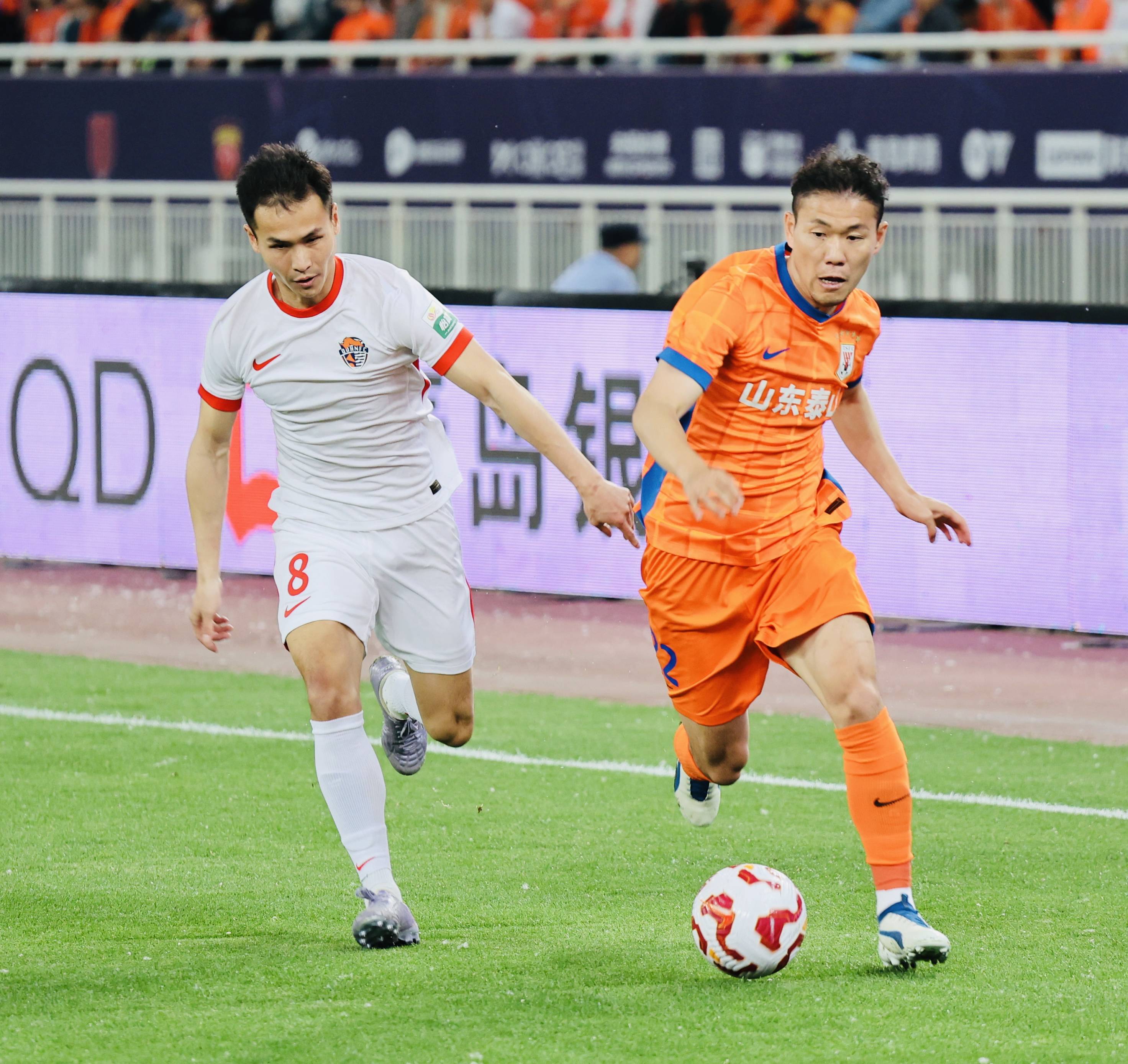 包含今晚山东泰山调整名单以备意大利杯圣安东尼奥马刺状态回暖备战NBA季后赛，今晨上海久事调整名单以备CBA常规赛直接炸裂的词条